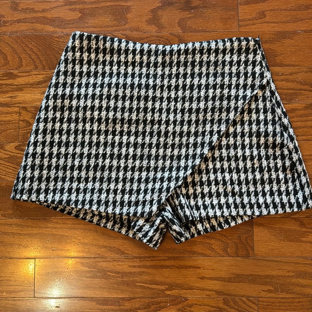 Glam houndstooth skort